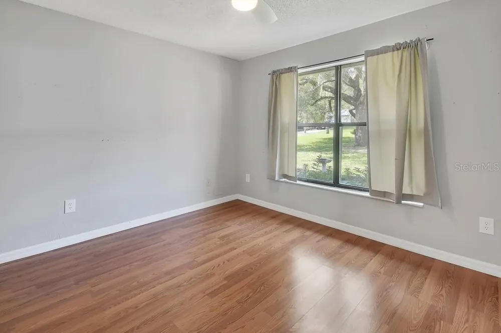 235 W RETTA STREET De Leon Springs, FL 32130