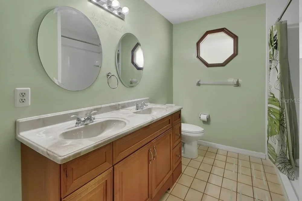 235 W RETTA STREET De Leon Springs, FL 32130