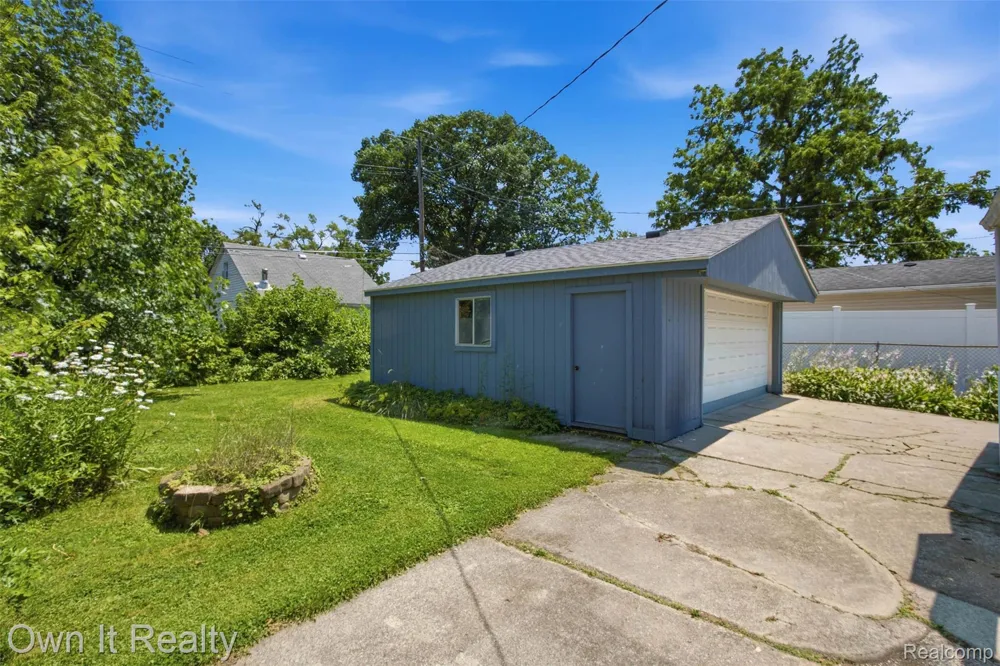 26546 Palmer Boulevard Madison Heights City, MI 48071