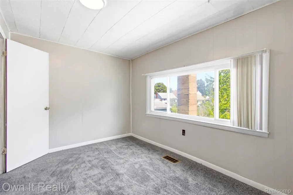 26546 Palmer Boulevard Madison Heights City, MI 48071