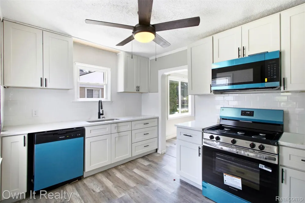 26546 Palmer Boulevard Madison Heights City, MI 48071