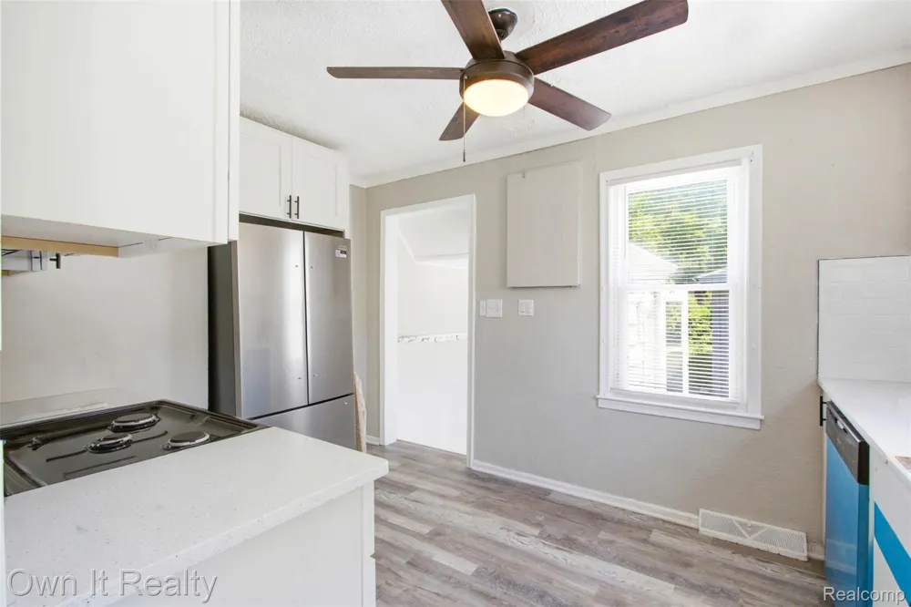 26546 Palmer Boulevard Madison Heights City, MI 48071