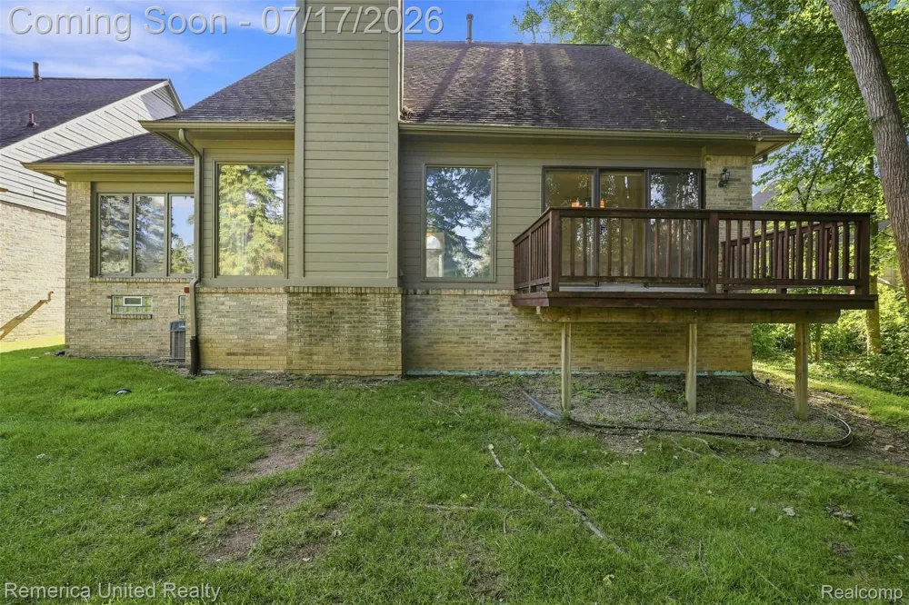 24597 Edgewood Drive Novi City, MI 48374