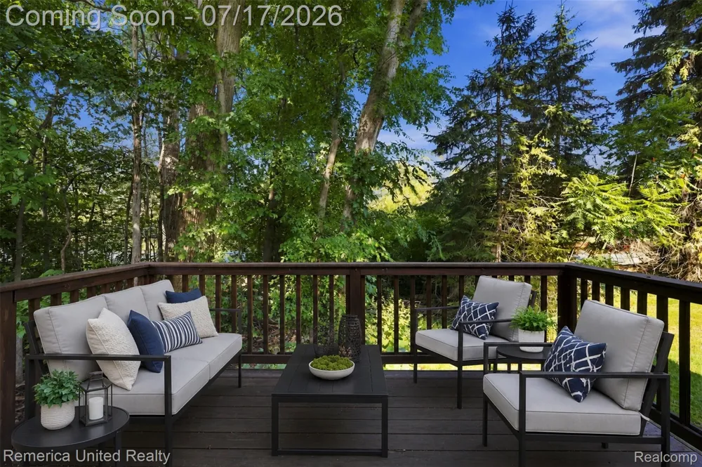 24597 Edgewood Drive Novi City, MI 48374