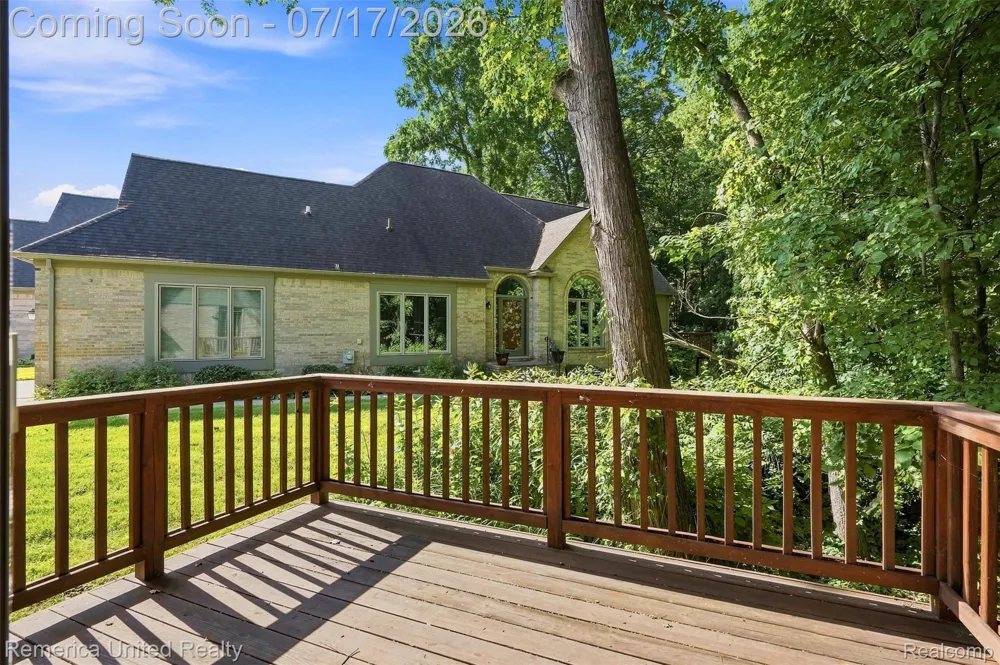 24597 Edgewood Drive Novi City, MI 48374