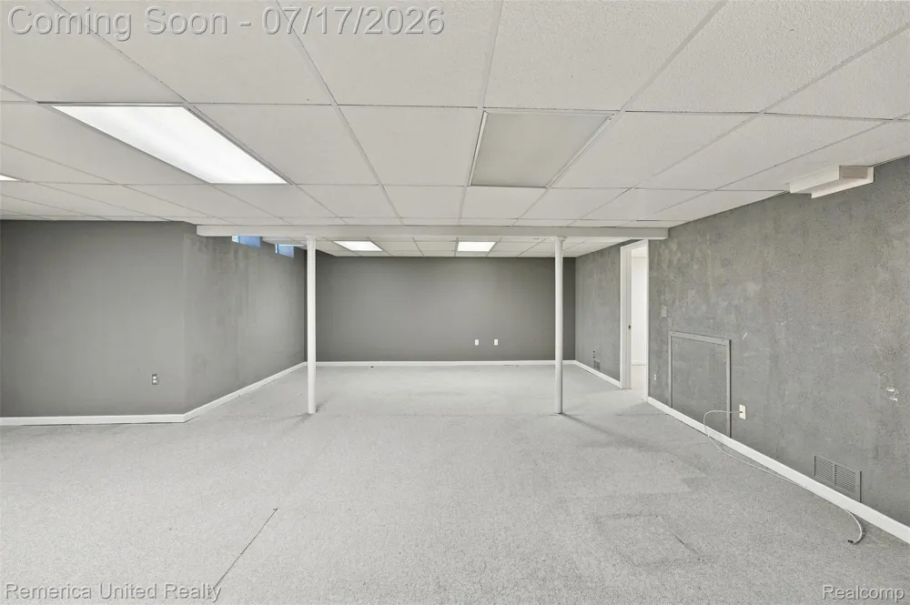 24597 Edgewood Drive Novi City, MI 48374