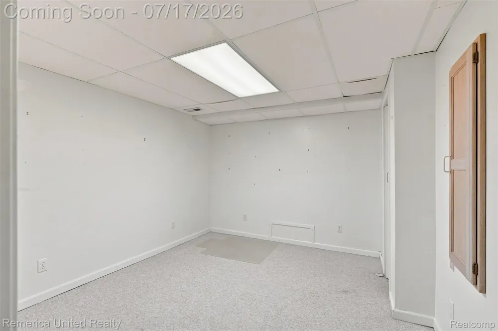 24597 Edgewood Drive Novi City, MI 48374
