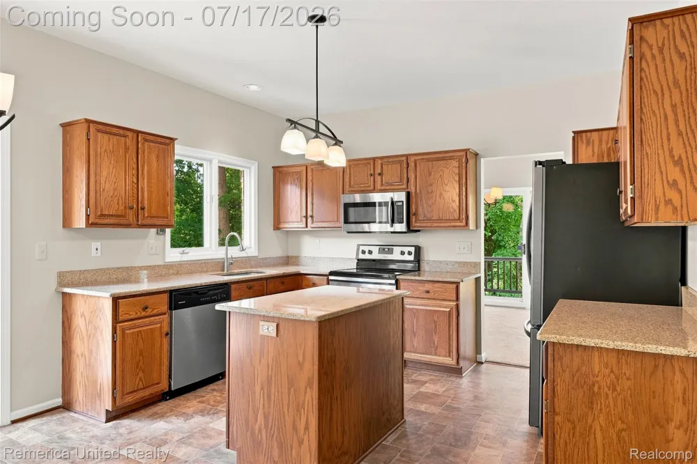 24597 Edgewood Drive Novi City, MI 48374