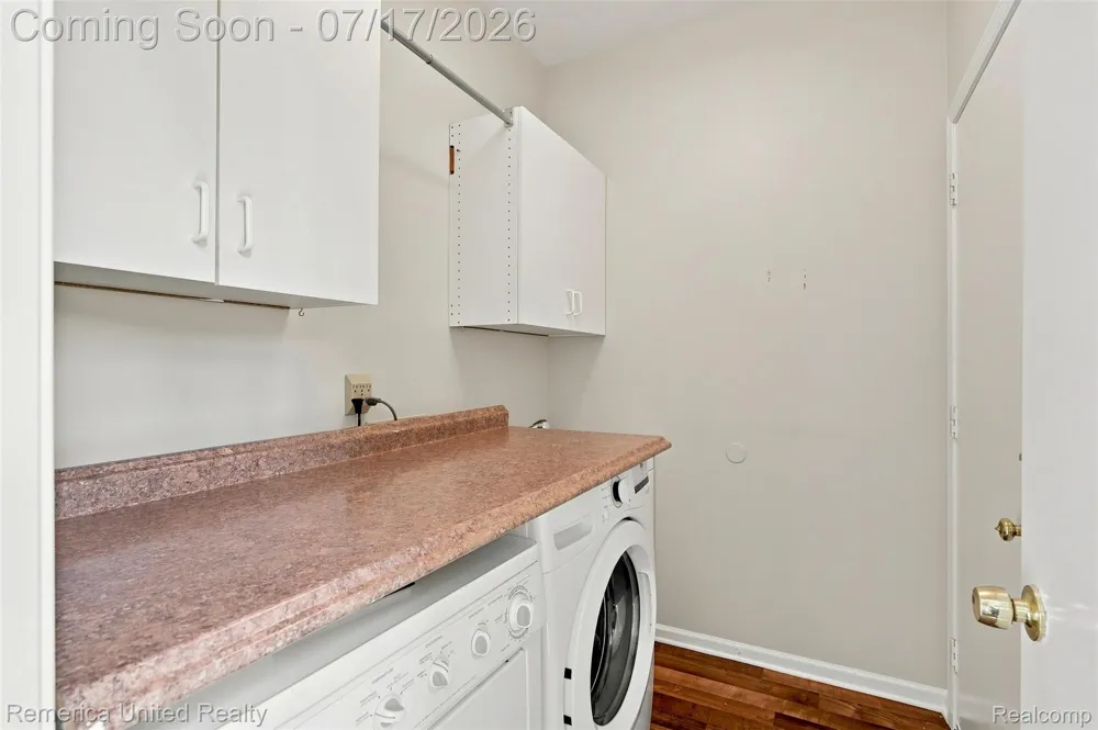 24597 Edgewood Drive Novi City, MI 48374