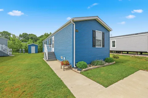 11935 Farmview