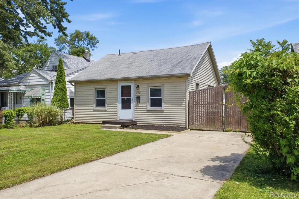 5921 Oldham Street Taylor City, MI 48180