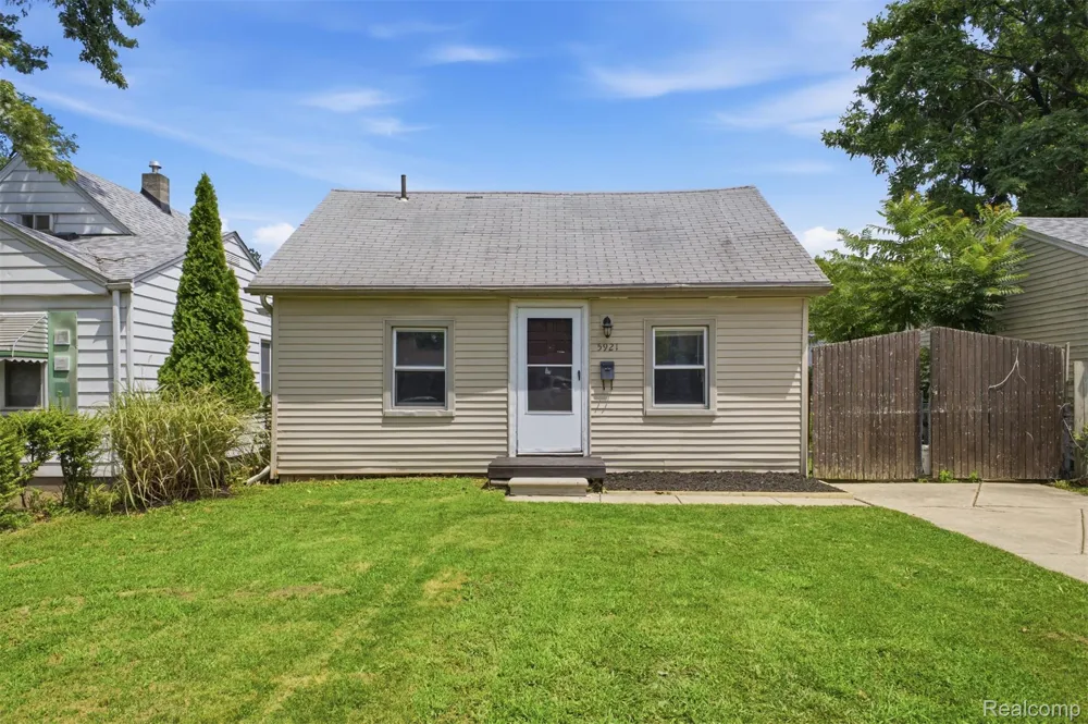 5921 Oldham Street Taylor City, MI 48180