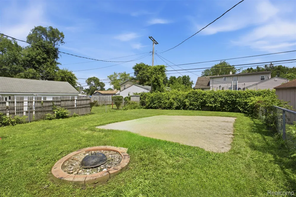 5921 Oldham Street Taylor City, MI 48180
