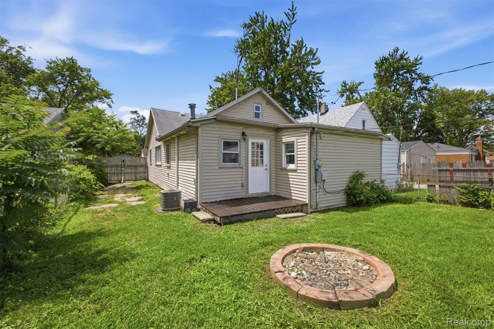 5921 Oldham Street Taylor City, MI 48180