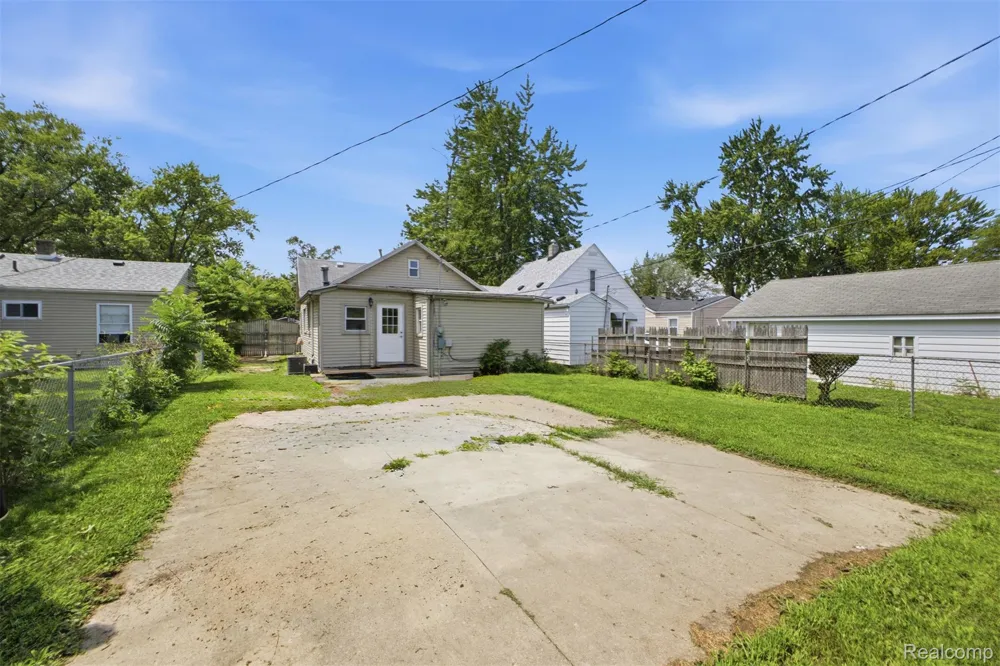5921 Oldham Street Taylor City, MI 48180