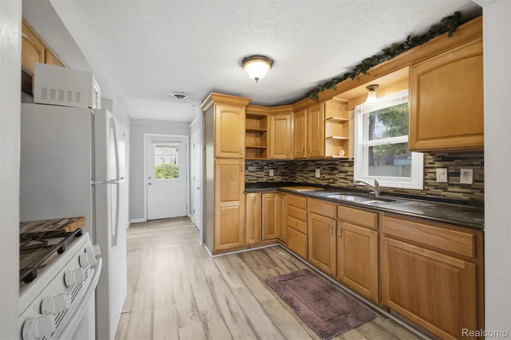 5921 Oldham Street Taylor City, MI 48180