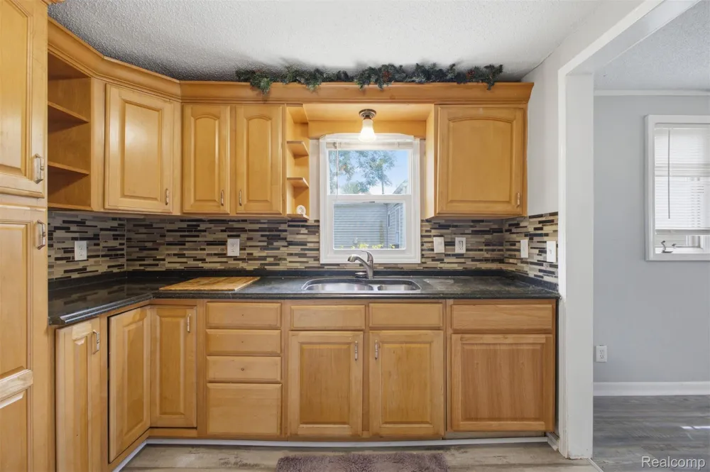 5921 Oldham Street Taylor City, MI 48180