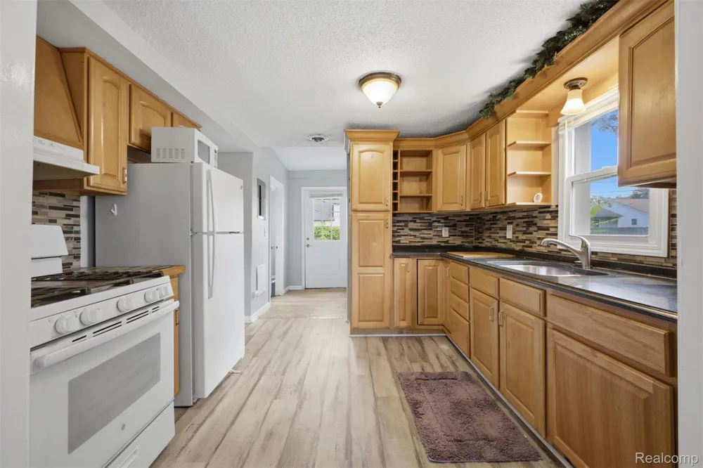 5921 Oldham Street Taylor City, MI 48180