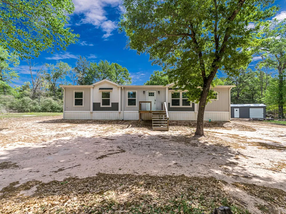 1047 Jim Bob Lane New Ulm, TX 78950
