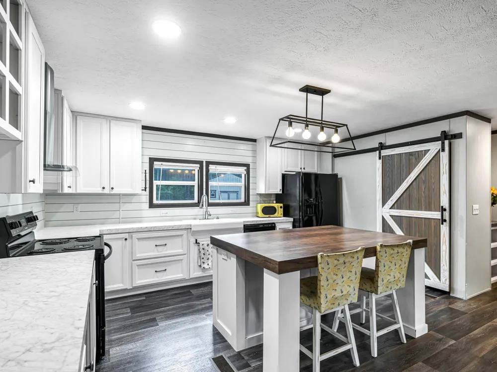 1047 Jim Bob Lane New Ulm, TX 78950