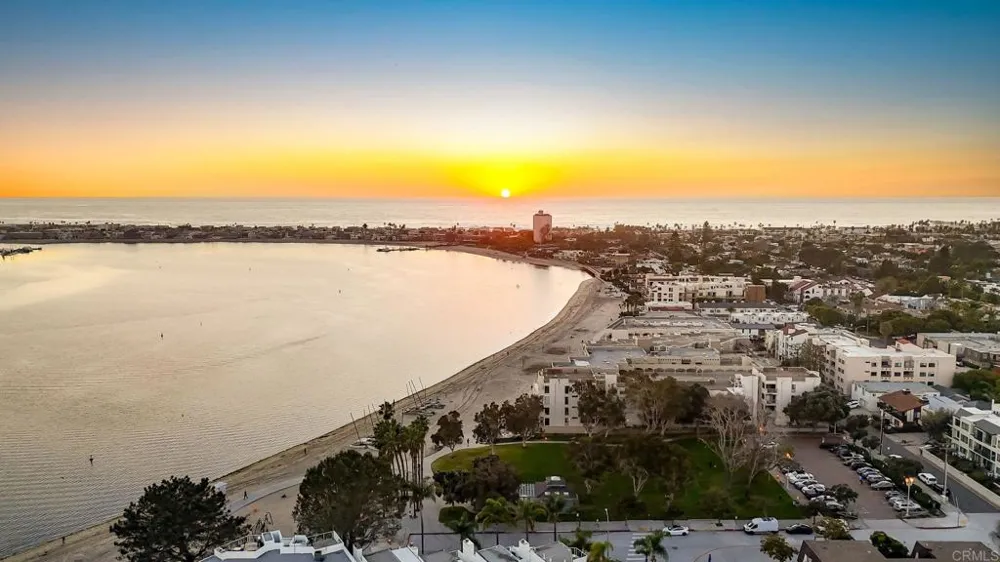1251 Parker Pl. #2J San Diego, CA 92109