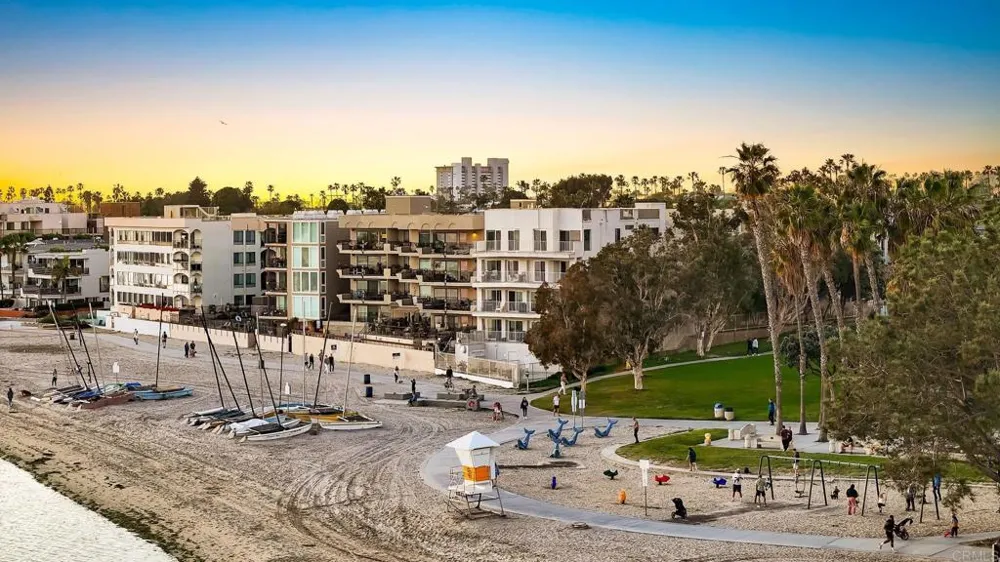 1251 Parker Pl. #2J San Diego, CA 92109
