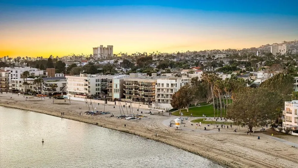 1251 Parker Pl. #2J San Diego, CA 92109