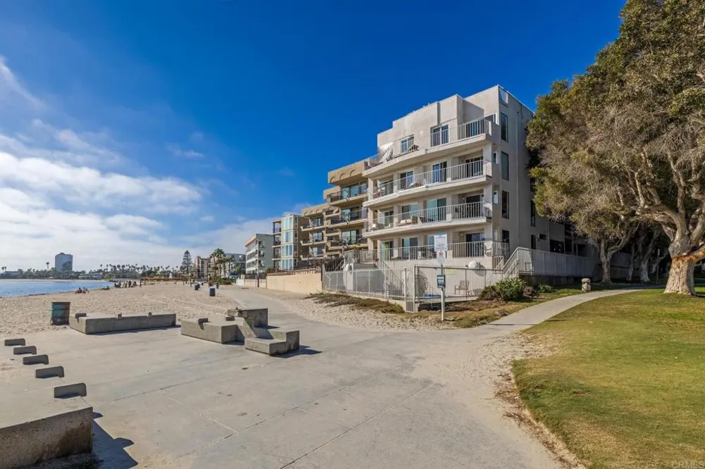1251 Parker Pl. #2J San Diego, CA 92109