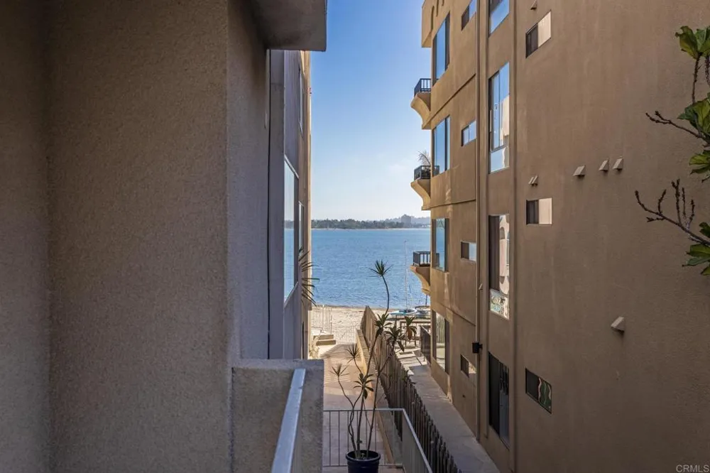 1251 Parker Pl. #2J San Diego, CA 92109
