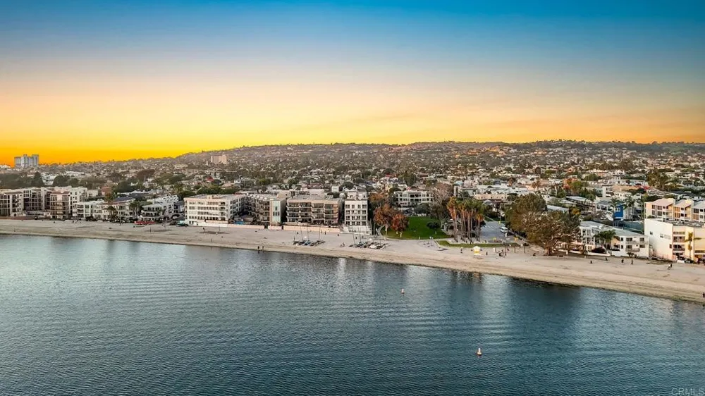 1251 Parker Pl. #2J San Diego, CA 92109