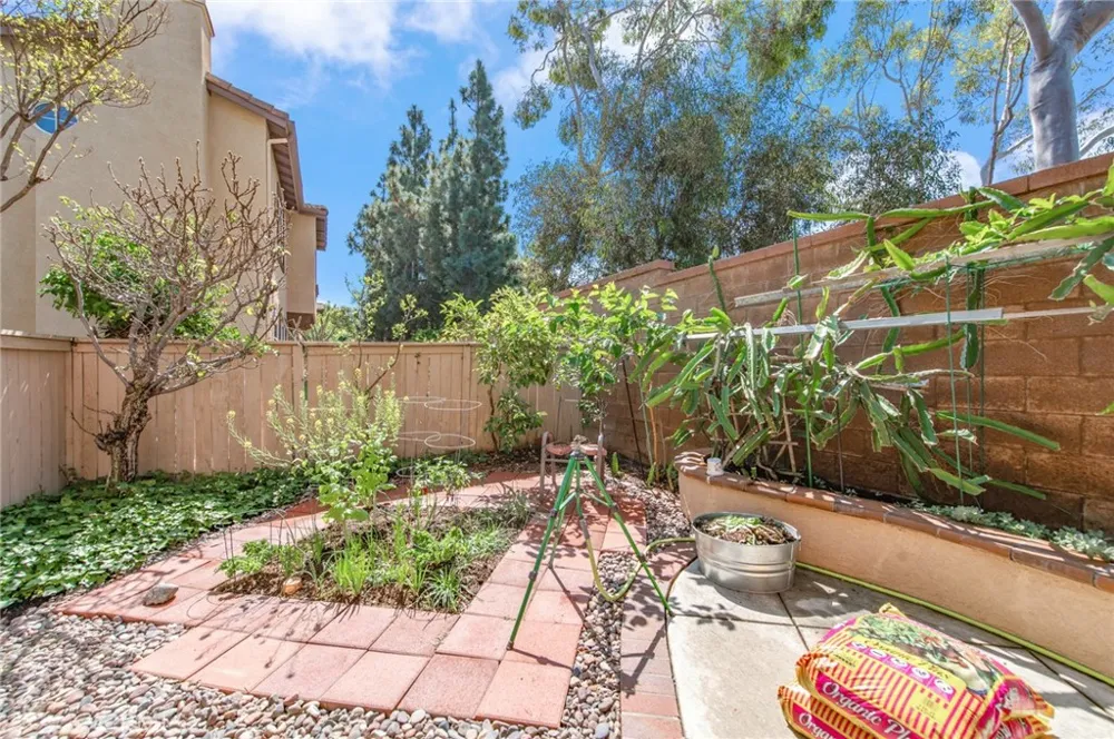 3 Ardmore Irvine, CA 92602