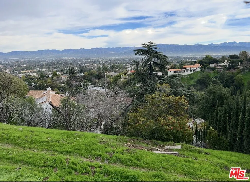 13406 Newcomb Sherman Oaks, CA 91423