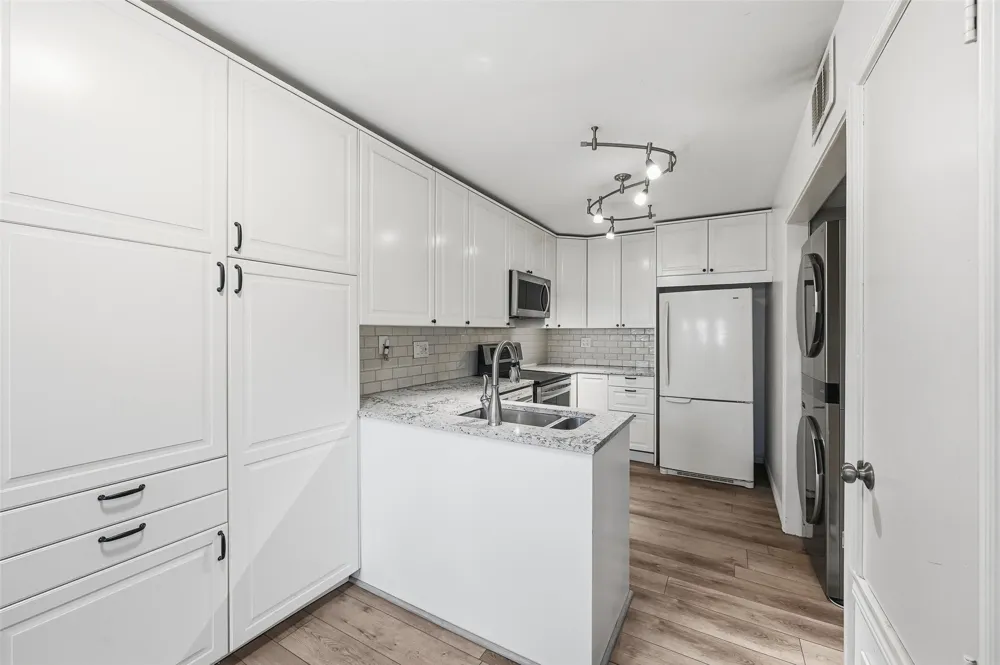 821 Dublin Drive #211 Richardson, TX 75080