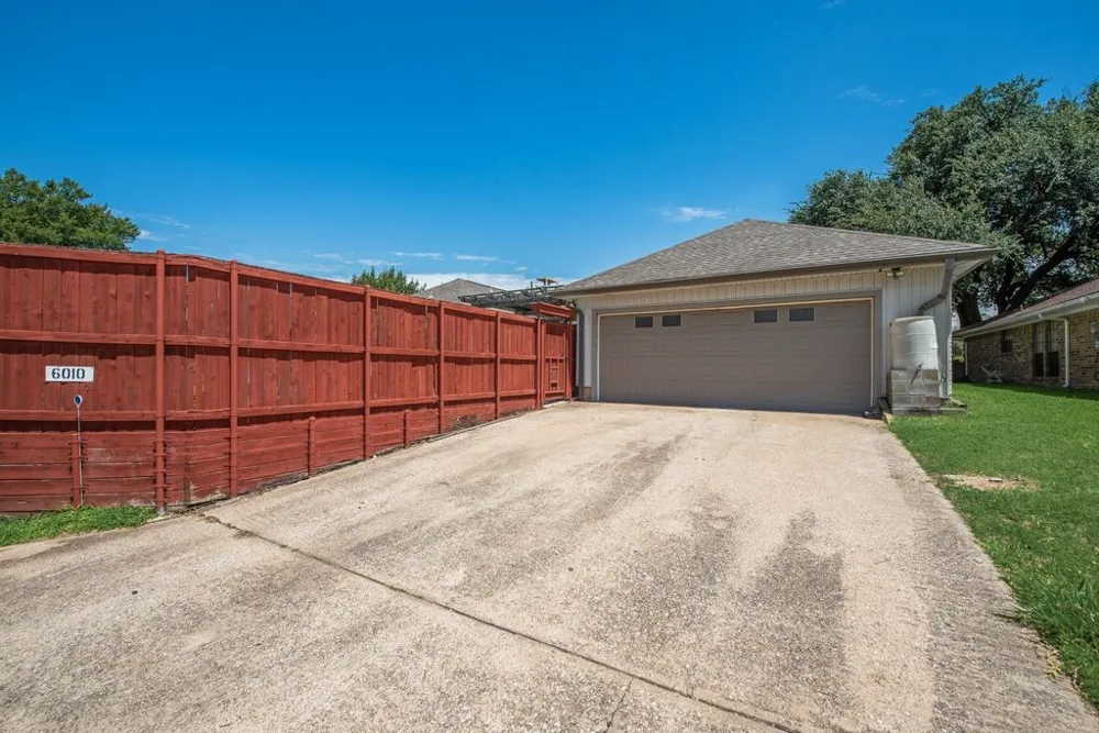 6010 La Cosa Drive Dallas, TX 75248