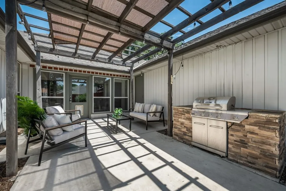 6010 La Cosa Drive Dallas, TX 75248