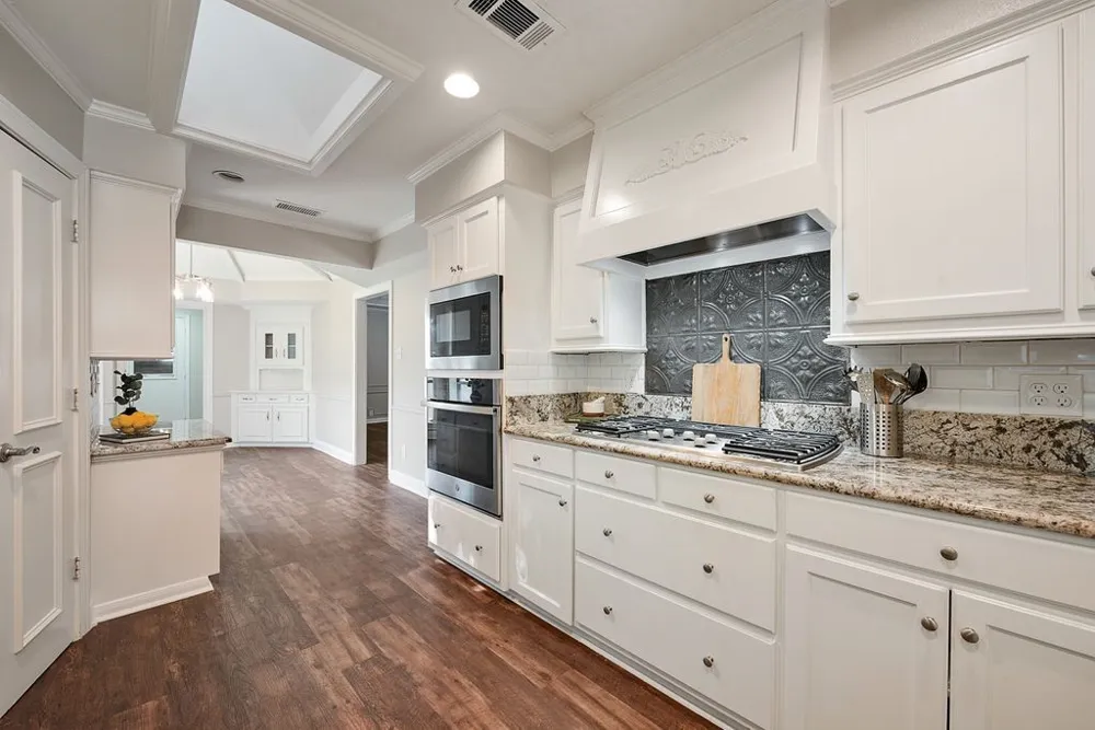 6010 La Cosa Drive Dallas, TX 75248