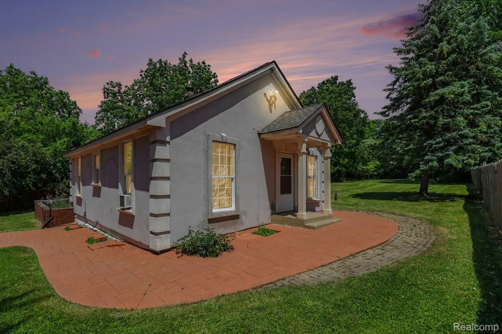 235 Alberta Street Auburn Hills City, MI 48326