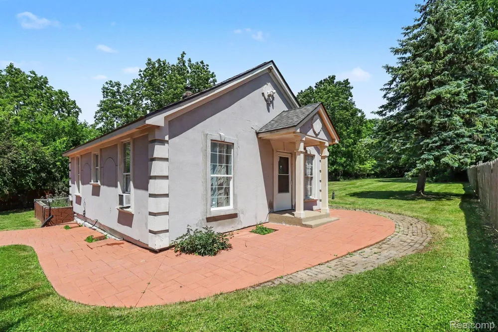 235 Alberta Street Auburn Hills City, MI 48326