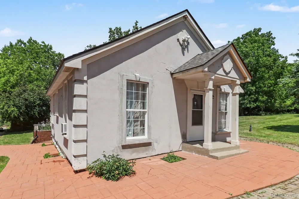 235 Alberta Street Auburn Hills City, MI 48326