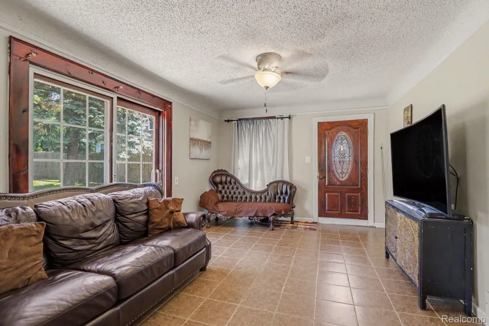 235 Alberta Street Auburn Hills City, MI 48326