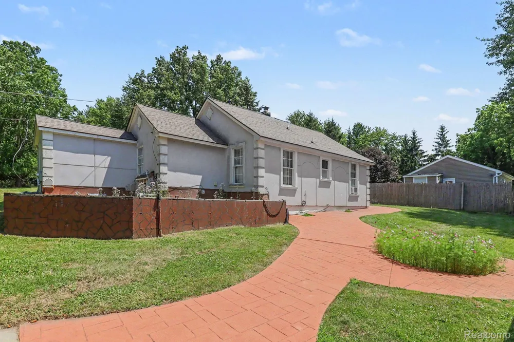 235 Alberta Street Auburn Hills City, MI 48326