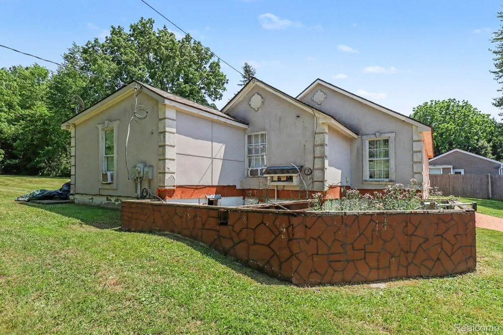 235 Alberta Street Auburn Hills City, MI 48326