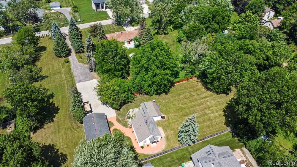 235 Alberta Street Auburn Hills City, MI 48326