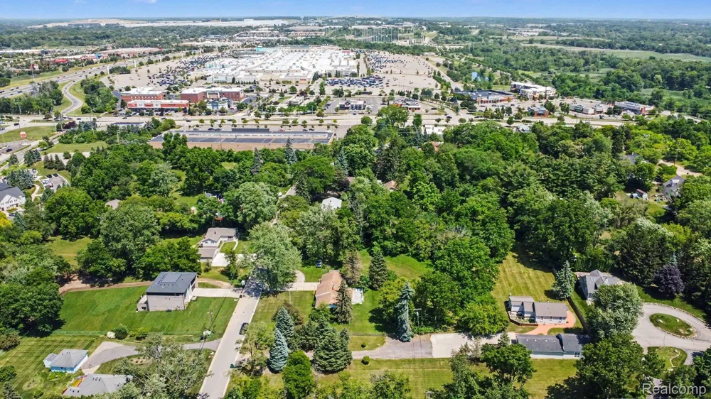 235 Alberta Street Auburn Hills City, MI 48326