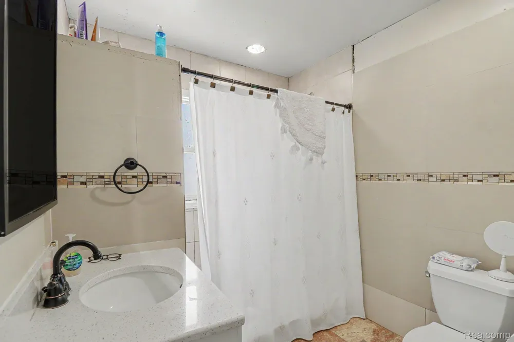 235 Alberta Street Auburn Hills City, MI 48326