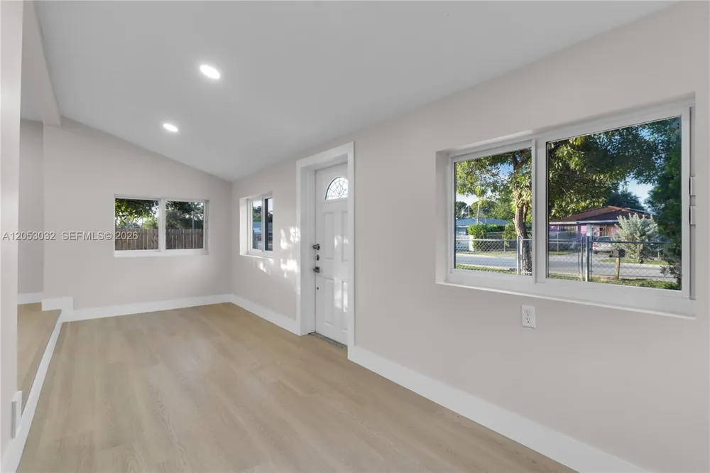 559 NW 2nd St Florida City, FL 33034