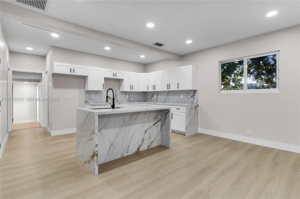 559 NW 2nd St Florida City, FL 33034