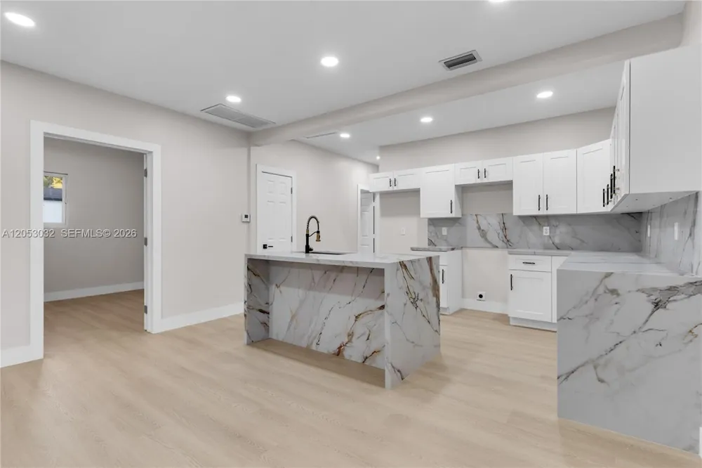 559 NW 2nd St Florida City, FL 33034