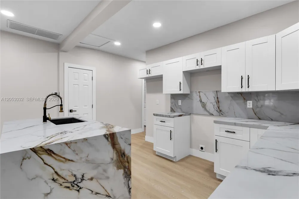559 NW 2nd St Florida City, FL 33034