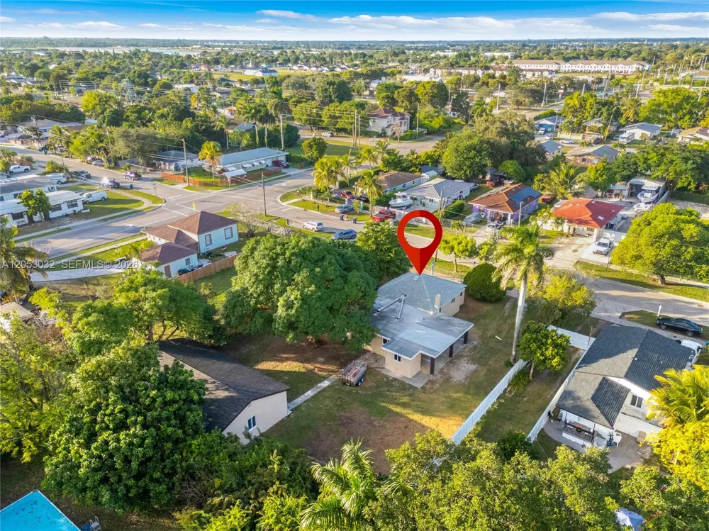 559 NW 2nd St Florida City, FL 33034